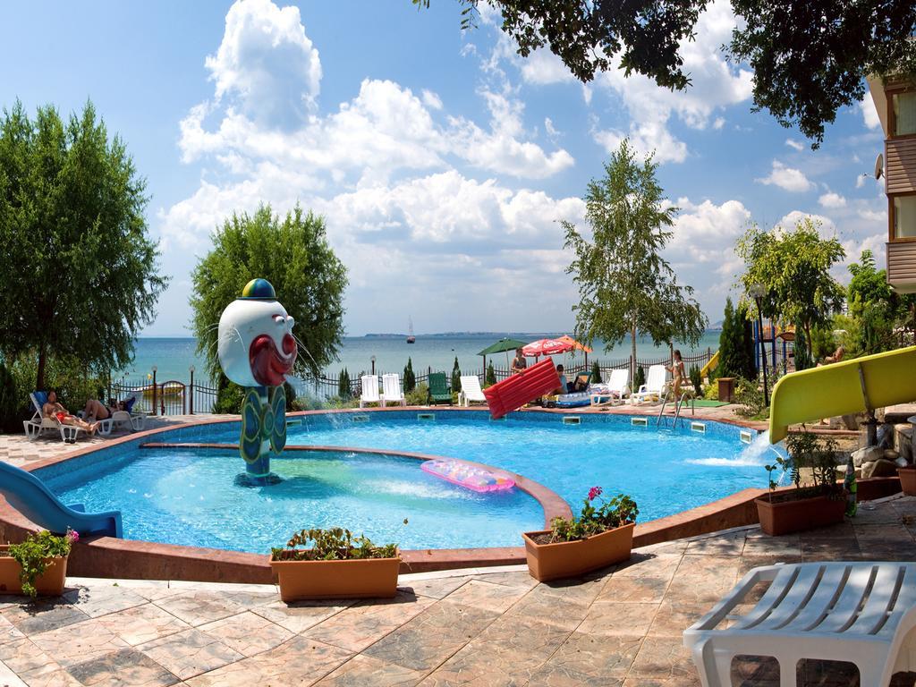 Gt Messambria Fort Beach Apartments Sveti Vlas Dış mekan fotoğraf